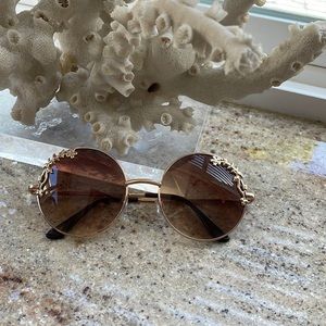 Super Cute Italy design Sunglasses.No scratches. I just don’t wear them enough🌸